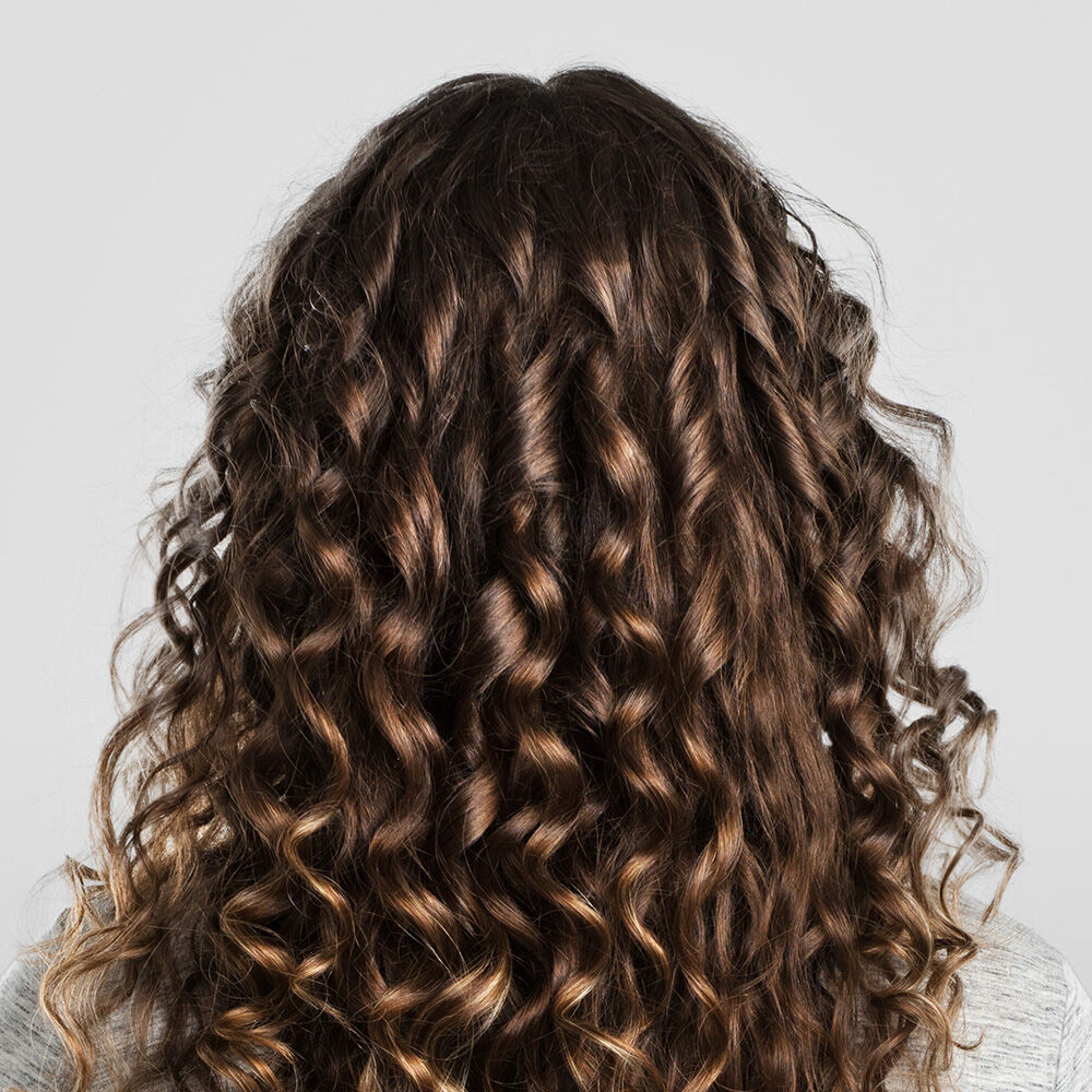 Cheveux permanent&eacute;s