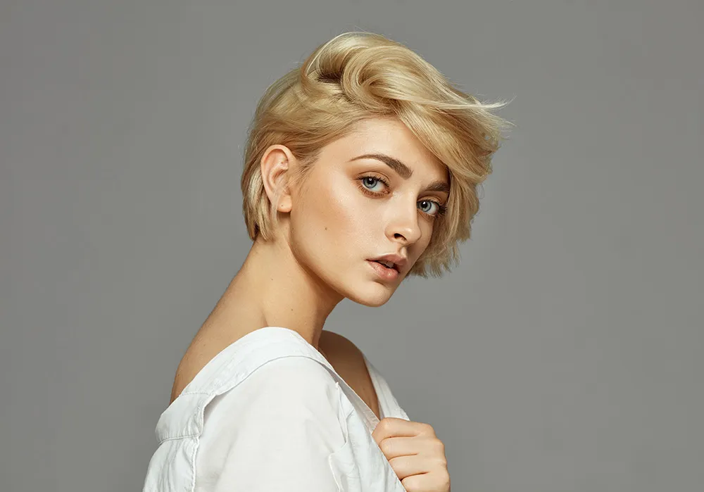 Cheveux courts