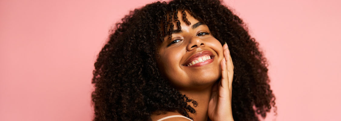 Coiffez vos cheveux boucl&eacute;s et ondul&eacute;s